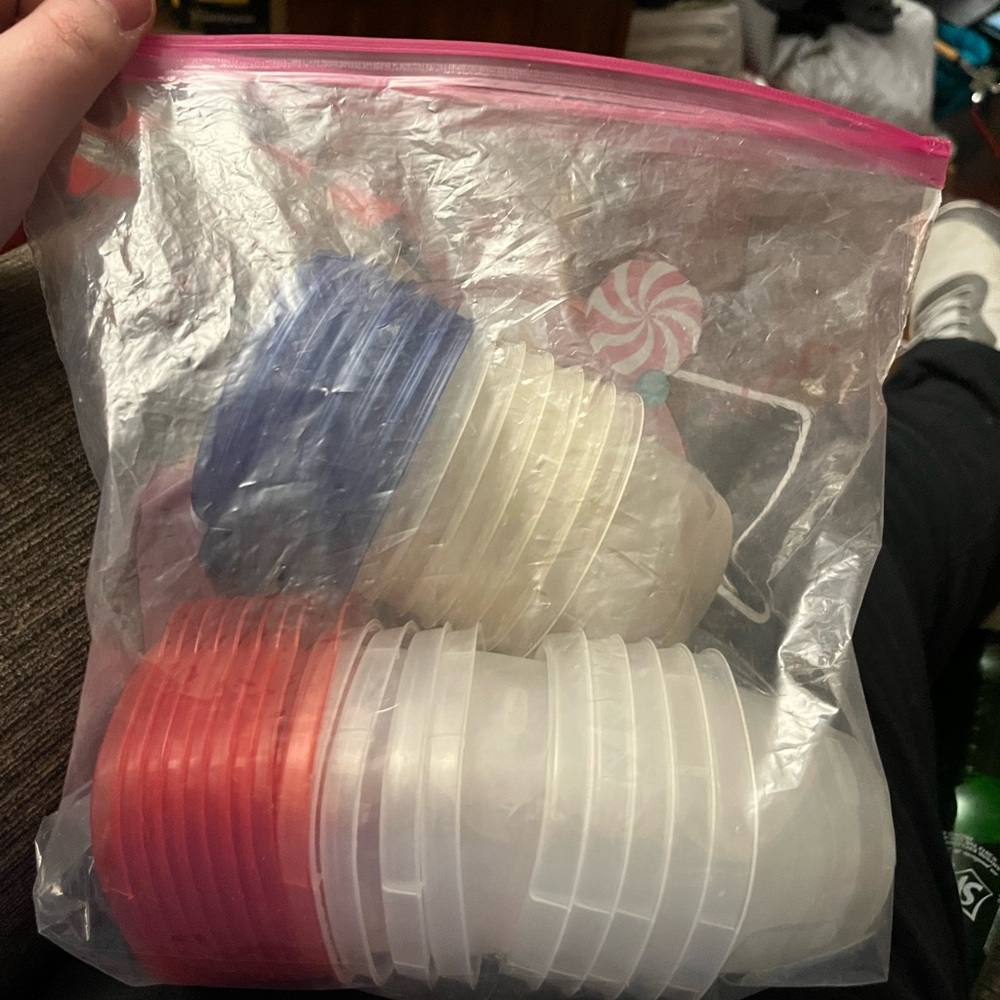 6 - 4oz Plastic Glad Containers & 9 Rubbermaid 3oz Tag a Long Plastic Containers